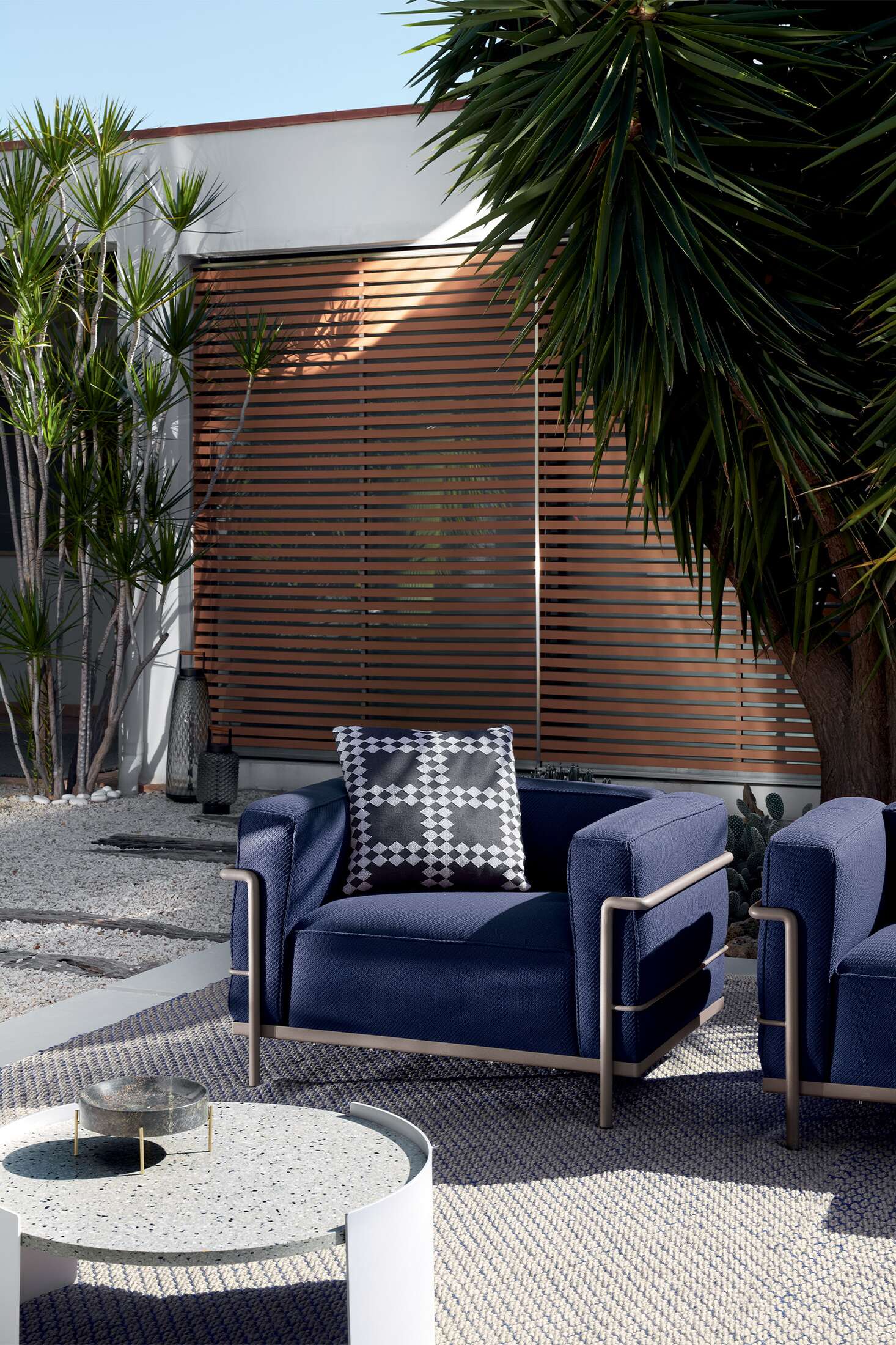02_ambienti-554-bowy-outdoor-table-03